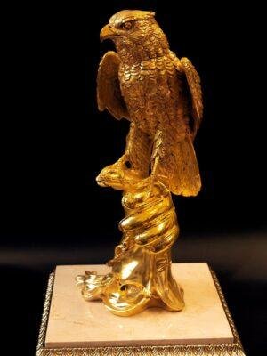 023 Արձանիկ արծիվ քառ. կրեմ. մարմարով