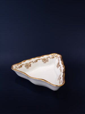 KASTEL/19Ռռ. Եռանկյունի աղցանաման 19սմ